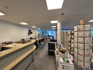 Ruim en veelzijdig handelspand met een uitstekende commerciële ligging in het centrum van Tessenderlo. Dankzij de ruime oppervlakte en...