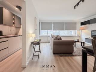 In een rustige zijstraat van de bruisende Lippenslaan vindt u dit gerenoveerde appartement, ideaal voor wie centraal én comfortabel wil wonen.Via de...