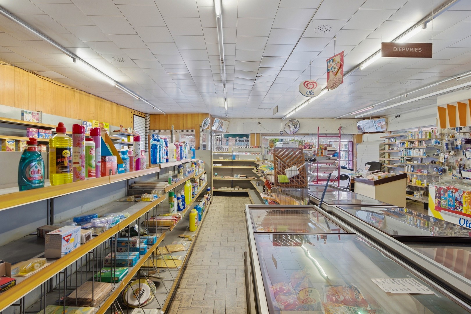 Commerciële handelsruimte met magazijn, garage en binnenkoer - foto 5