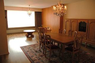 Op te frissen appartement op de tweede verdieping met terrasje en garage.Indeling: Inkomhal, living, keuken, badkamer met douche en toilet,...