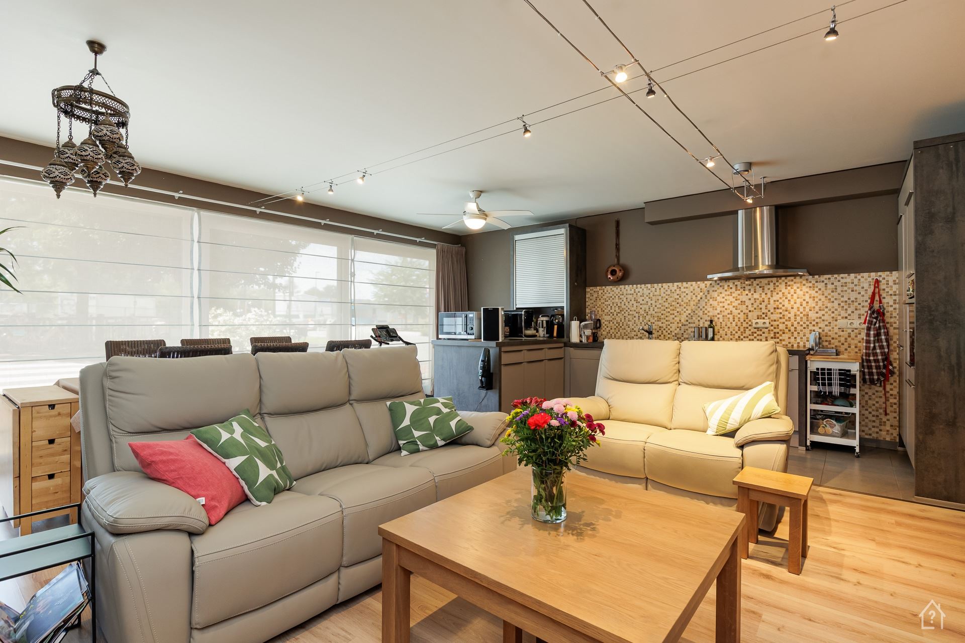 Gelijkvloers 3 Slaapkamer Appartement met parkeerplaats - foto 5