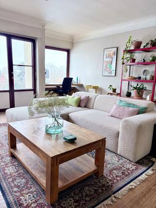 Discover this charming two-bedroom penthouse apartment located on the Plein in Kortrijk. The living space is south-east facing, with...