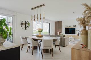 This exclusive, ready-to-move-in villa from 2020 is located in the popular Marelput residential area in Roeselare. With a living area of 174 m² on a 645 m² plot, this detached house combines contemporary architecture, high-quality finishes and exceptional energy efficiency (EPC A, E-level -20).<br /><br />The bright living space with large windows fits seamlessly with the fully equipped open kitchen. Next, there is a spacious storage/laundry room and a guest toilet. Upstairs, there are four full bedrooms and a stylish bathroom with bath, walk-in shower, double sink and toilet.<br /><br />Outside, you can enjoy a fully enclosed, maintenance-friendly garden with a sunny southwest orientation and a spacious polished concrete terrace. The driveway has space for five cars and the integrated carport has a charging station. There is a practical garden shed at the back.<br /><br />The house is equipped with 11 solar panels and excels in home comfort and low energy costs. Thanks to the quiet location near the E403, the center of Roeselare, station, schools and shops, you can enjoy the perfect combination of accessibility and residential living.<br /><br />The listed price is an initial price.<br /><br />Schedule your visit directly with the owner at +32477604727. <br /><br />Note: The house will be vacant by the end of 2027 at the latest.<br /><br />You can consult Dewaele DIY's general terms and conditions at any time via dewaele.com<br /><br />Register of measures: no