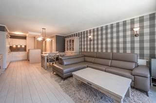Res TaboraCet appartement lumineux situé au premier étage se trouve au bout de la Lippenslaan, à proximité de la place Van Bunnen. Un emplacement...