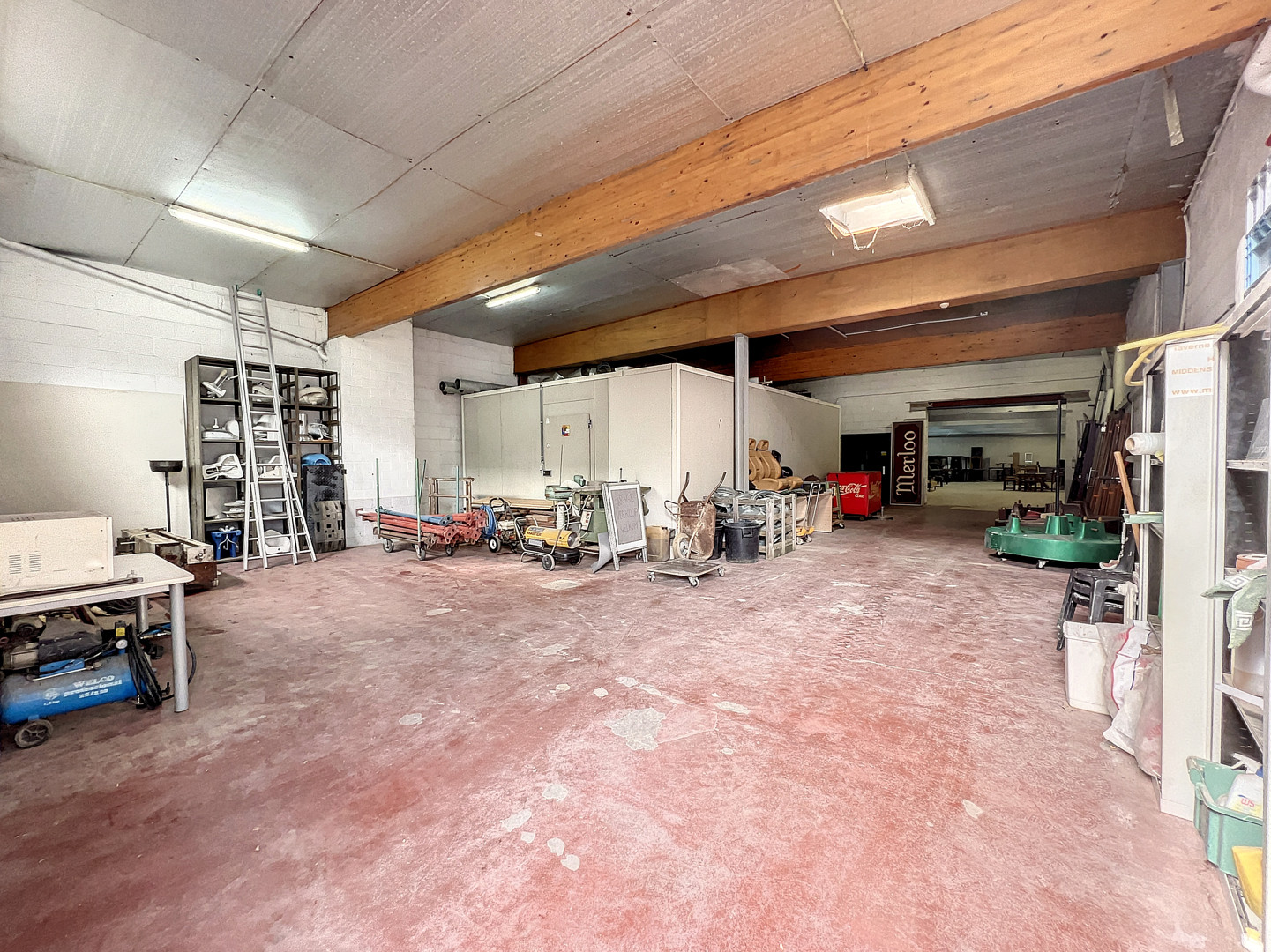 Uitstekend gelegen magazijn te koop op de markt in Gavere. - foto 5