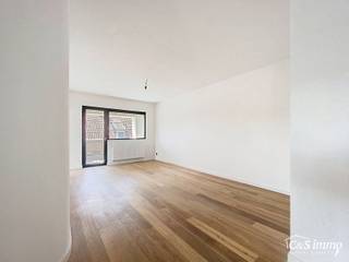Stap binnen in dit smaakvol afgewerkte appartement, gelegen in een klassevol gerenoveerd gebouw op wandelafstand van het centrum van Edegem.De...