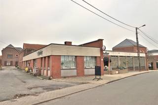 Een mooie site in het centrum van de gemeente. Dit complex is opgedeeld in verschillende entiteiten die op vandaag voor een mooie huuropbrengst...