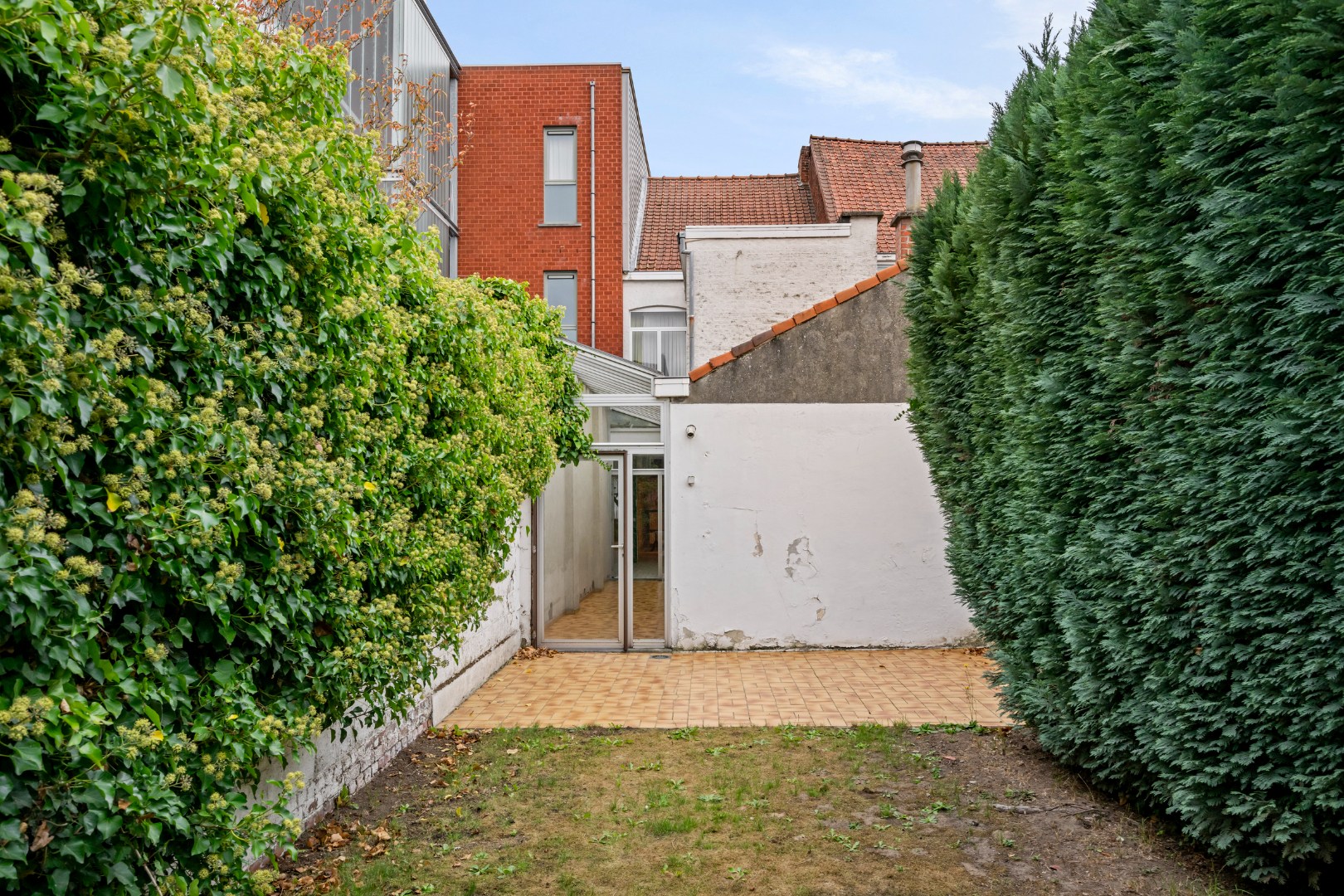 House with 3, possibly 5 bedrooms and garden with access in the center of Kortrijk. - photo 4