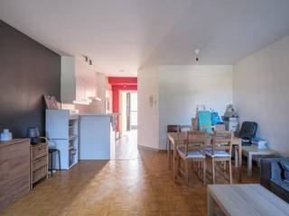 Appelez Sander au 0479355602 pour prendre rendez-vous.<br /><br />Avec vue sur les cours d'eau intérieurs de Gand, en face de l'imposante Krook, cet appartement d'investissement d'une chambre est mis en vente.<br /><br />Dans la résidence Colosseum, située à l'angle de la rue Oudescheldestraat et de la Kuiperskaai, nous trouvons cet appartement composé d'un hall d'entrée soigné, d'une chambre avec salle de bains attenante, d'une cuisine et d'un salon. C'est l'opportunité idéale pour ceux qui souhaitent s'installer (eux-mêmes, leurs enfants étudiants ou des locataires) dans l'un des endroits les plus prisés de Gand.<br /><br />Conforme aux normes électriques, sans amiante et bon classement énergétique. Des rénovations prévues pour l'immeuble et le toit afin de rendre la résidence entièrement adaptée à l'avenir (y compris revêtement énergétique, rénovation de l'entrée, des galeries, des fenêtres et des pompes à chaleur). À discuter avec votre agent immobilier.