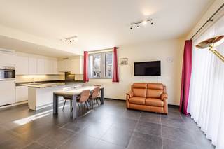 Dit instapklaar gelijkvloers appartement (75m²) is gelegen op een uitstekende locatie in hartje Melle.Op een steenworp van de Schelde (vlotte...