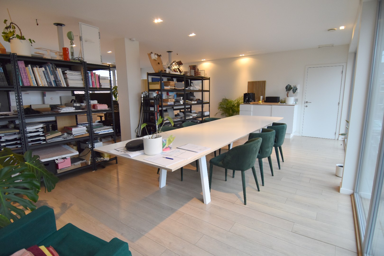 Instapklare kantoorruimte op een uiterst strategische locatie in Bissegem - foto 3