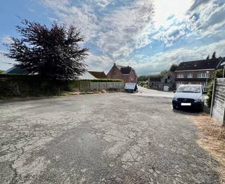 Deze mooi centraal gelegen bouwgrond is ideaal voor constructie van een open bebouwing. Deze is gelegen naast het dorpsplein van Aaigem. De woning...