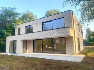 Moderne nieuwbouwvilla met royale ruimtes gebouwd volgens de nieuwste normen op een perceel van ideale grootte. De hoogwaardige afwerking omvat...