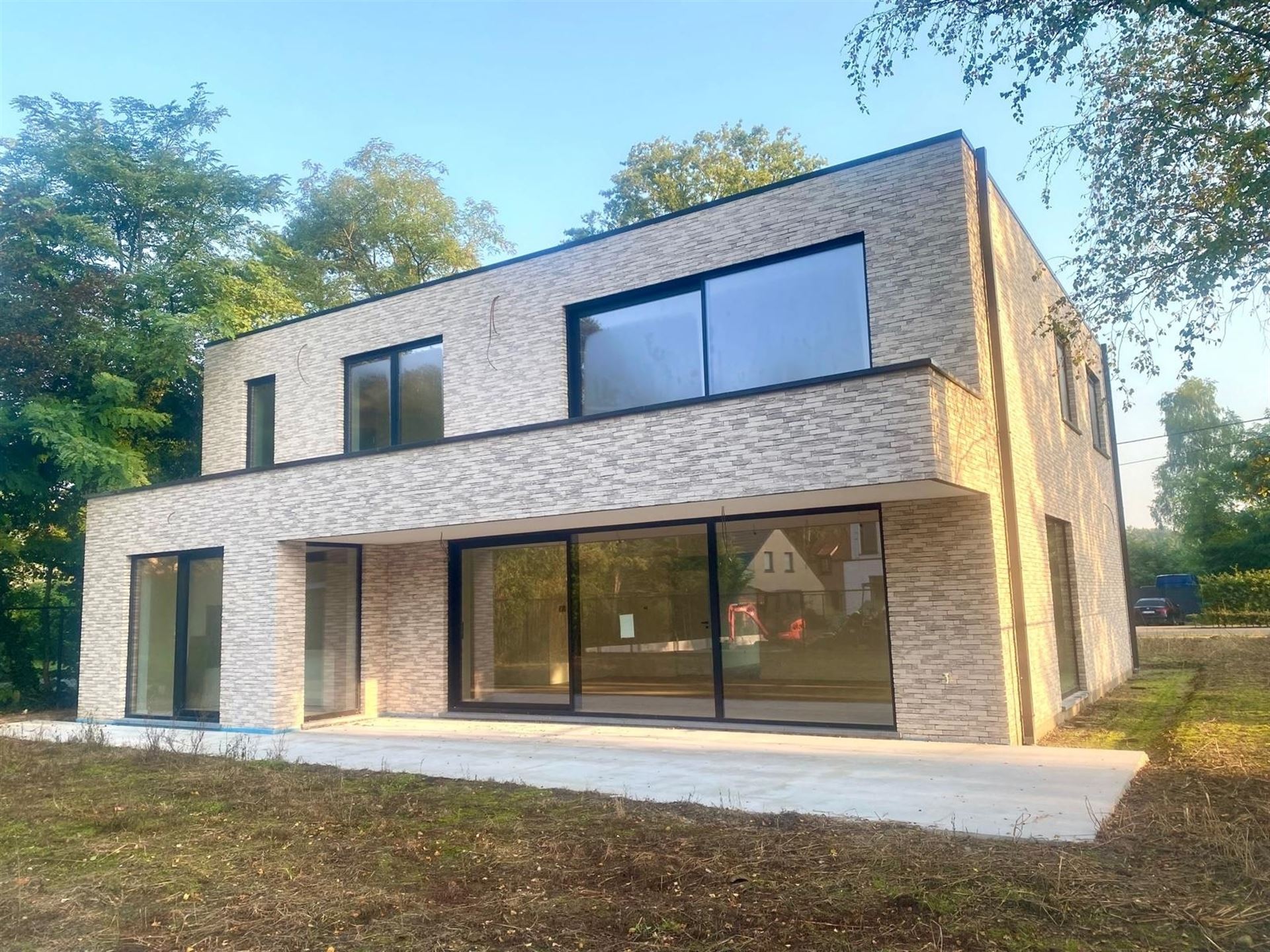 Moderne en grote nieuwbouwvilla met zuid-gerichte tuin! - foto 1