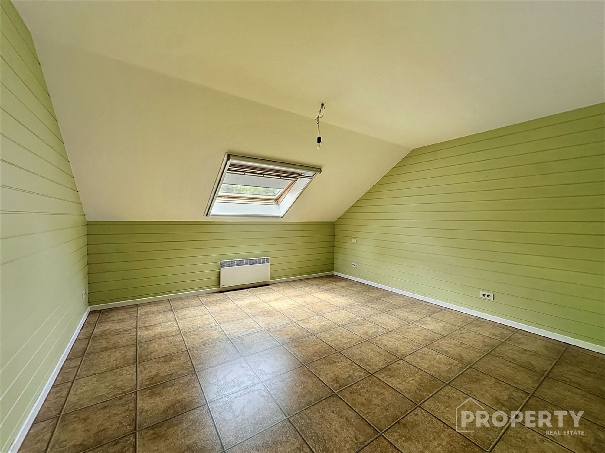 Instapklare bovenverdieping met 2 slaapkamers en tuin. - foto 5