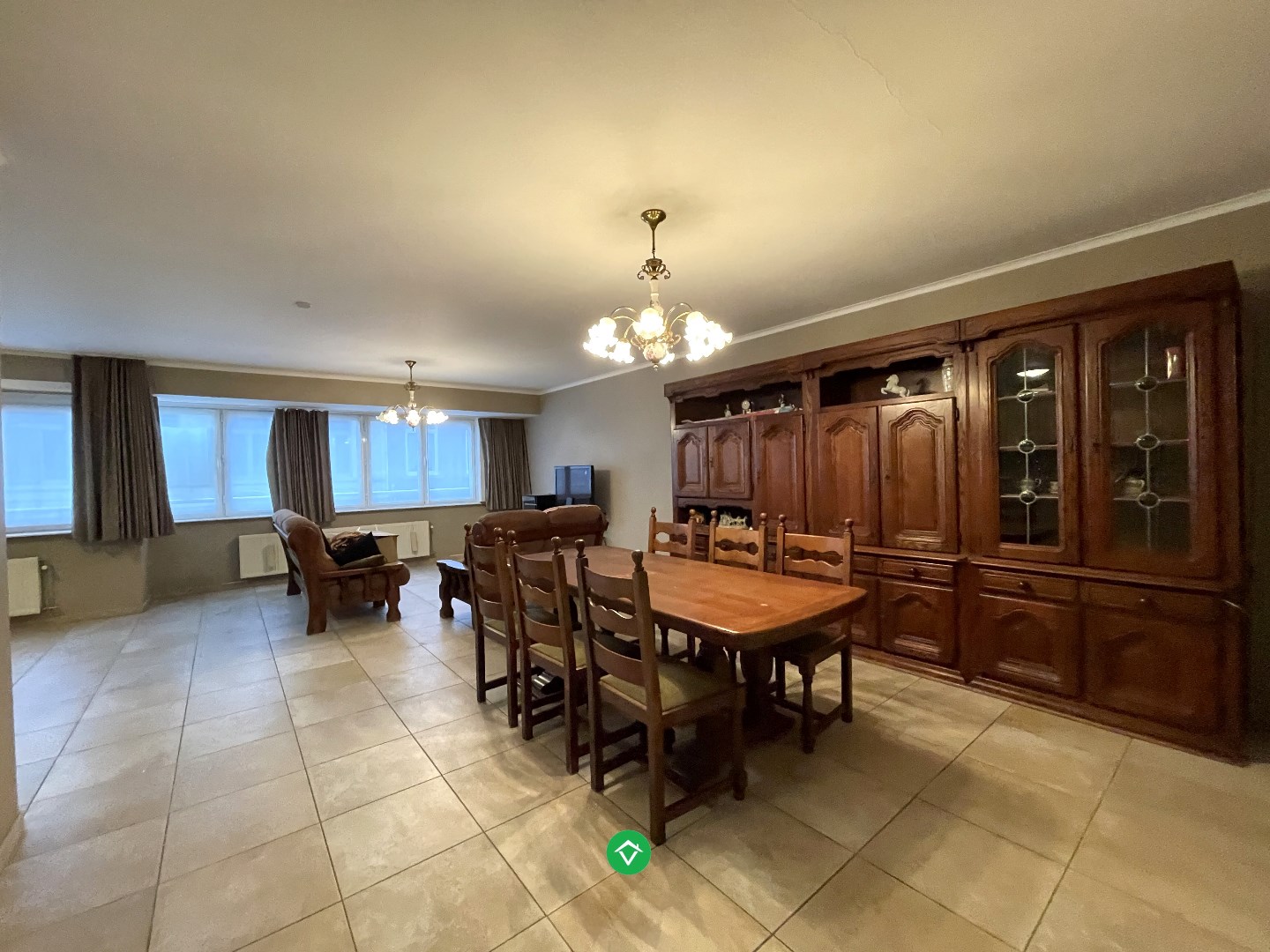 Ruim appartement (117 m²) met 2 slaapkamers, terras en garage in centrum Roeselare! - foto 4