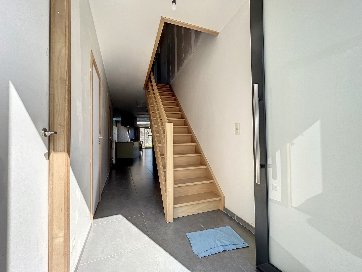 Volledig vernieuwde woning nabij centrum Staden - foto 2