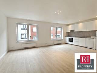 A stone's throw from Saint-Job station, close to public transport and numerous shops, Rh Property presents this splendid flat, in its first...