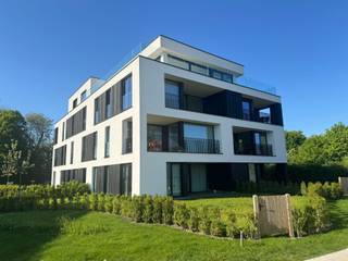 Dit prachtige gelijkvloers nieuwbouwappartement is gelegen in een groene en rustige omgeving in Vichte, op wandelafstand van het station en...