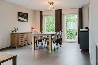 Découvrez cette maison à vendre à Courtrai, située dans le quartier prisé de Sainte-Élisabeth. Cette maison individuelle de 4 chambres est...