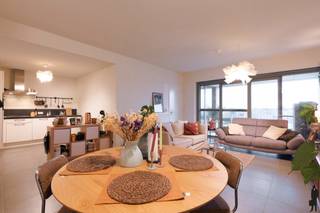 Huurprijs: 750 EUR per maand+ 70 EUR per maand gemeenschappelijke kosten+ 50 EUR per maand voor de ondergrondse autostaanplaats en bergingKosten...