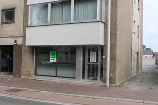 Dit gelijkvloers handelspand is gelegen in het bruisende stadscentrum van Herzele. Het pand biedt tal van mogelijkheden door zijn commerciële...