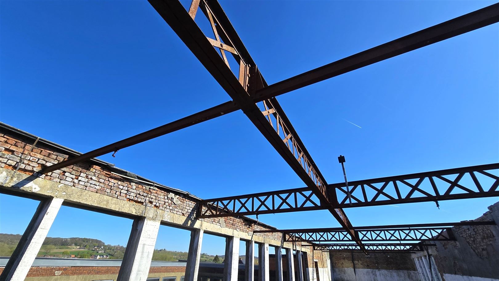 Voormalige fabrieksite met conciërgewoning - foto 3