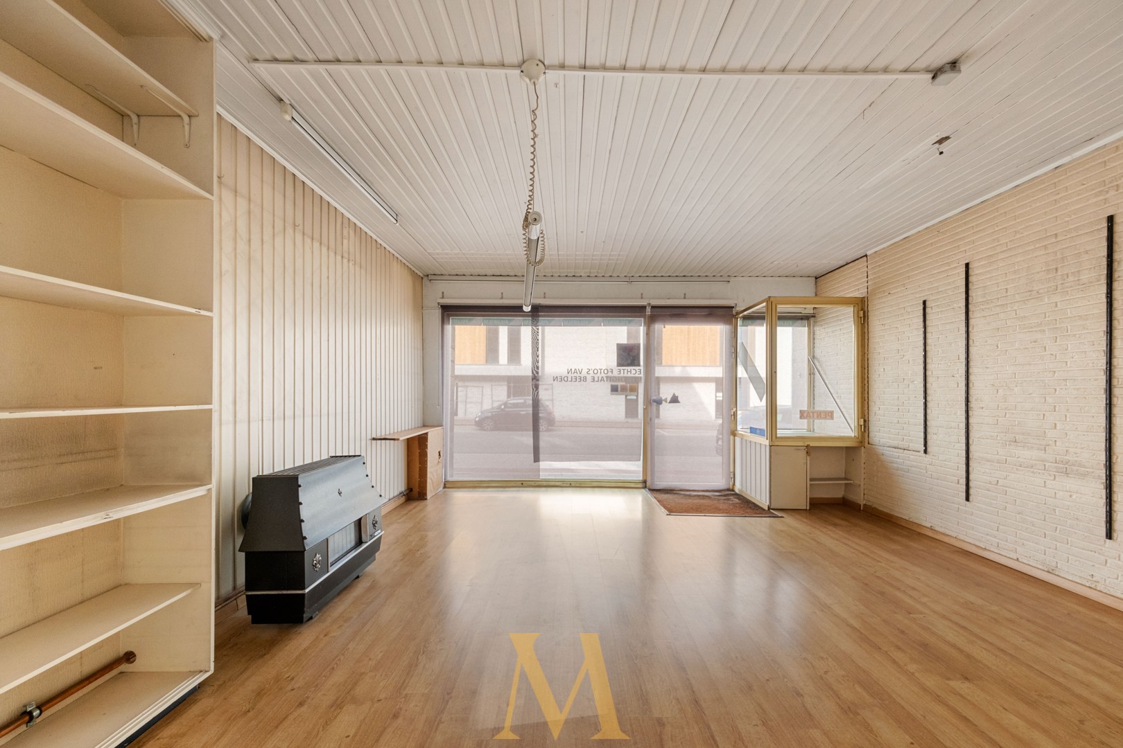 Ruime gezinswoning met handelsruimte in hartje Sint-Eloois-Vijve - foto 5