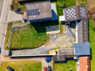 OPSLAGTERREIN (+/- 1.100 m²) op STRATEGISCHE LIGGING in Kluisbergen, combineert FUNCTIONALITEIT met een UITSTEKENDE BEREIKBAARHEID. Deze...