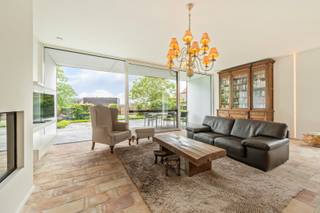 - Characterful villa- Excellent EPC: label A!- Ideal location: Breulstraat 36A in Moorslede- Bright living space with cozy fireplace- Open kitchen...