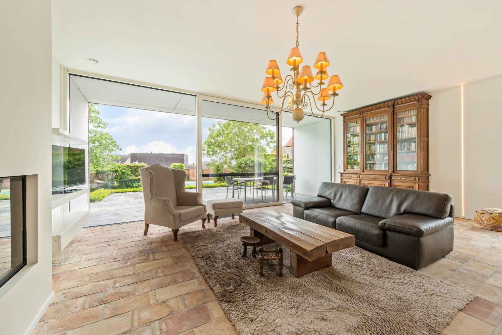 Characterful villa with 3 bedrooms, swimming pool, garage and carport in Moorslede - photo 3