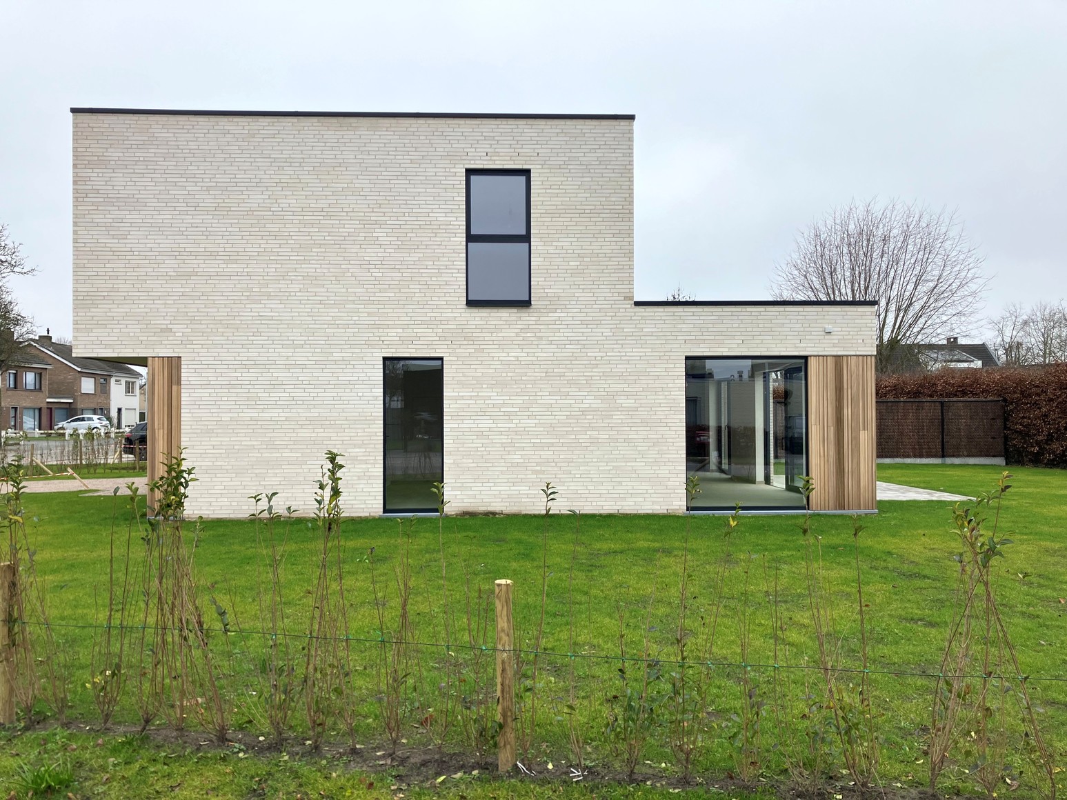 Strakke alleenstaande villa met aangelegde tuin in Lochristi - foto 3