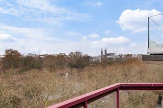 Located directly along the City Park, in one of Antwerp’s most sought-after residential areas, this exceptionally spacious penthouse of...