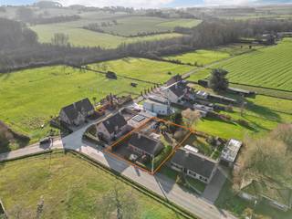 Voor meer info of een bezoek, bel 053 59 49 31 - Uniek renovatieproject - Op een toplocatie in Nieuwenhove (Geraardsbergen), op de grens met...