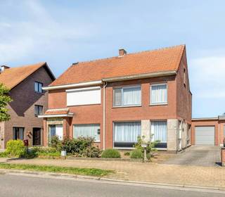 This house in Hoevenen/Stabroek is quietly located yet close to all important facilities such as shops, schools and access roads - an ideal combination for those who want to live comfortably and centrally.When entering the house, we enter the spacious entrance hall that provides access to the open living space. This bright space forms the heart of the home and fits seamlessly into the kitchen. There is a practical storage space adjacent to the kitchen, as well as access to the garage.On the first floor, we find 3 full bedrooms and the bathroom.Via a fixed staircase, we reach the attic floor, which can still be finished entirely according to your own taste and needs — ideal as extra bedrooms, hobby room or desk.Outside, the house has a spacious driveway with space for several cars, which provides extra comfort and ease of parking. Last but not least, you can enjoy a lot of cozy apero moments, a winter barbecue and so on in the green garden.Details:- EPC: 809 kWh/m² - In short, a home with a lot of potential in a pleasant location in Hoevenen/Stabroek. Interested? Feel free to contact us for more information or a visit! 03/666 66 66 or femke.van.helvert@dewaele.com - your Dewaele office in Kapellen at Hoevensebaan 25 - always free estimation and sales advice!This property is subject to the renovation obligation imposed by the Flemish government for residential buildings (unless demolished within 5 years of purchase). For more information, consult the website of the Flemish Energy and Climate Agency at https://www.vlaanderen.be/een-woning-kopen/renovatieverplichting-voor-residentiele-gebouwenRegister of measures: no
