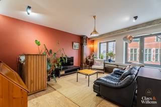 PLAN U BEZOEK IN OP ONZE WEBSITE : https://www.claeswillems.be/nl/te-huur Gezellig en centraal gelegen appartement in het centrum van Halle...