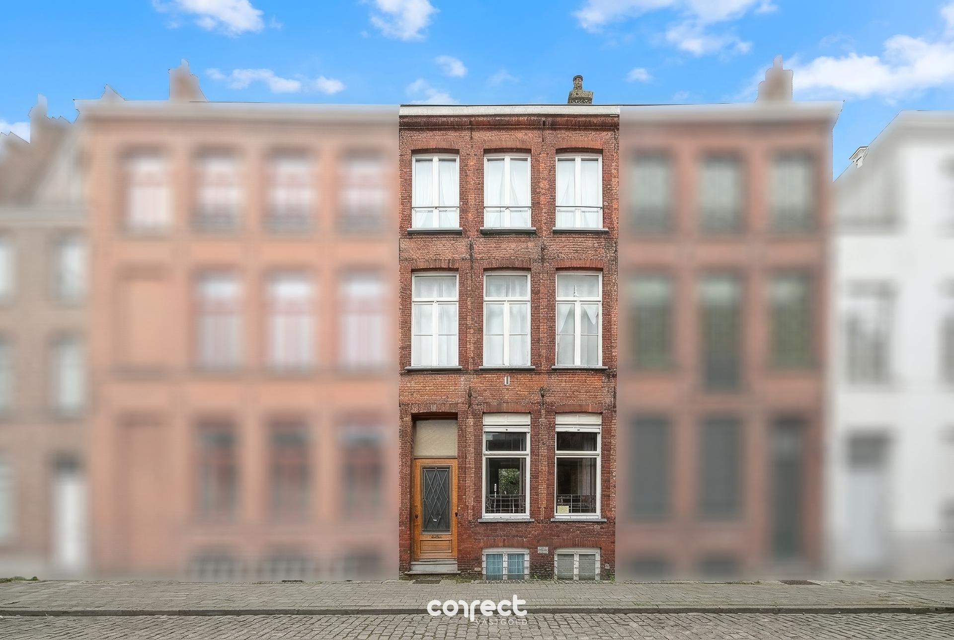 Ruime stadswoning met veel potentieel. - foto 1