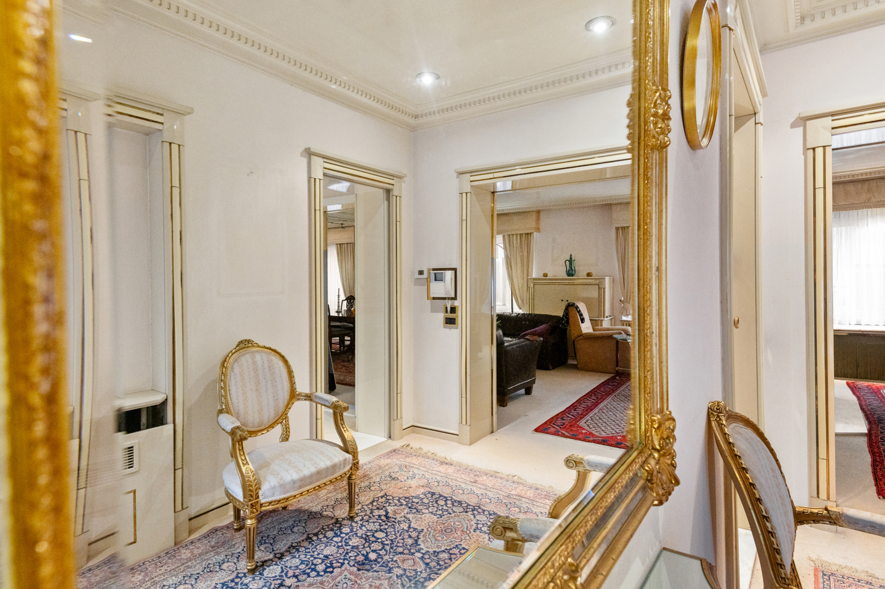 Indrukwekkend handelshuis met tijdloze 80’s elegantie - foto 2