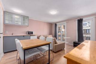 Te koop: 1-slaapkamerappartement in Middelkerke, centraal gelegen nabij winkels, openbaar vervoer en de Zeedijk.Dit appartement op de Koninginnelaan...