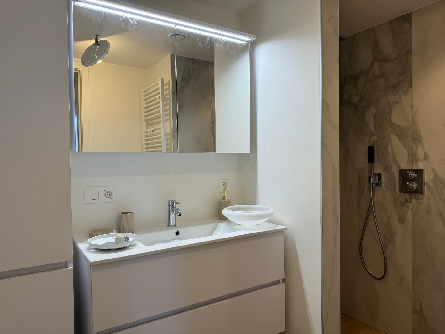 Stijlvol en energiezuinig nieuwbouwappartement met 2 slaapkamers te huur aan de rand van Veurne - foto 5