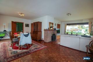 We laten u graag kennismaken met deze gelijkvloerse woning in open bebouwing, rustig gelegen in een residentiële, zeer gewilde villawijk!Met een...