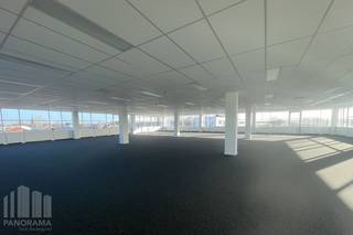 <strong>Office of 615 m²</strong> in Vilvoorde is strategically located at the first exit of the <strong>E19 </strong>towards Antwerp, just off the Brussels Ring Road (R0), making Brussels, Antwerp, and Brussels Airport only 10–15 minutes away. The office is also easily accessible by public transport via bus and Vilvoorde train station.<br /><br />Safety is a priority with intercom, videophone, fire alarm, and fire extinguisher, while the insulated roof and double glazing provide extra energy efficiency.<br /><br />n the communal areas, there is a spacious restaurant with comfortable seating, perfect for lunch or informal meetings.<br /><br />The office is <strong>immediately available</strong>, and <strong>other office spaces</strong> in the Everest Office Park are also available from <strong>207 </strong> m², fully flexible to meet your needs.<br /><br />Contact <strong>PANORAMA B2B</strong> for additional information, plans, or to schedule a non-binding visit at <strong>0477 09 00 09.</strong>