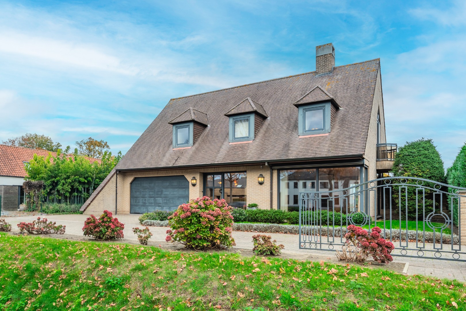 Uiterst ruime en kwalitatieve villa op toplocatie nabij het centrum van Maldegem - foto 2