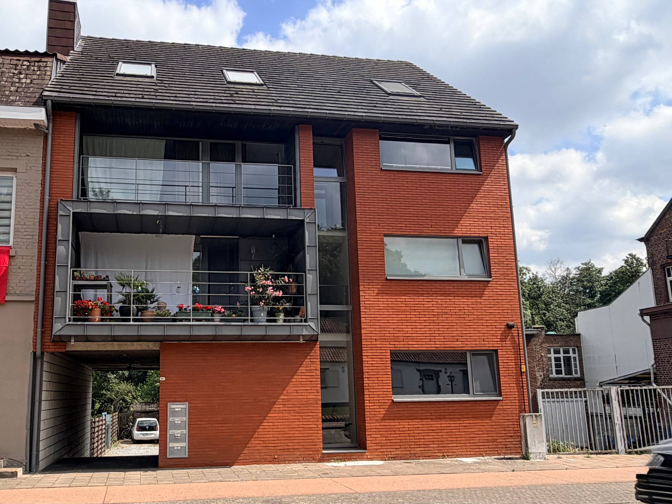 Genk, Vennestraat 387 bus 1: Gezellige duplex met 2 slaapkamers, een bureau en kelderberging. - foto 1