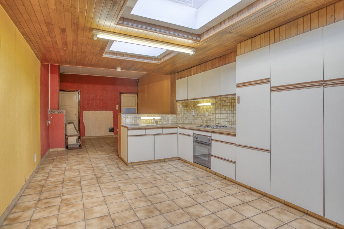 Maison de 2 chambres à rénover à vendre à Courtrai ! - photo 5