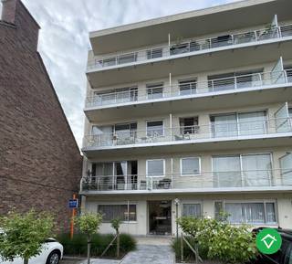 Dit instapklaar appartement (1ste verdiep) is gelegen in het centrum van Roeselare en bestaat uit: lift - inkomhall - living met aanpalend een...