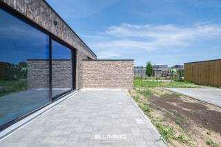 Zeer ruim gelijkvloersappartement van 101,60m2, 2 slaapkamers en een zalige tuin met terras van nog eens bijna 30m2 en dit helemaal op het...