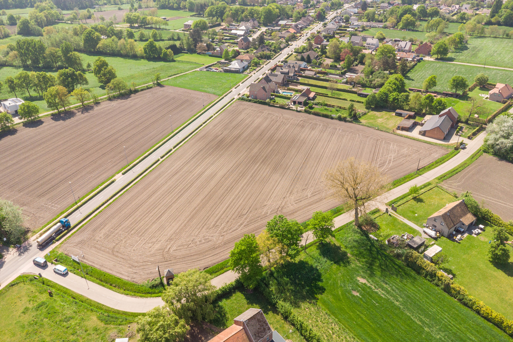 Uitgestrekte landbouwgrond van bijna 3 hectare. - foto 4