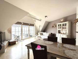 Ontdek dit prachtige en energiezuinige duplexappartement (EPC B) dat uitblinkt in comfort, ruimte en lichtinval.De zeer gezellige leefruimte vormt...