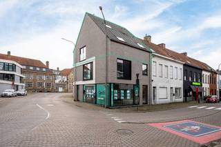 AlgemeenIn de Felix D’Hoopstraat in Tielt bevindt zich dit recent gebouwde en stijlvolle duplexappartement, gelegen op de tweede verdieping van...